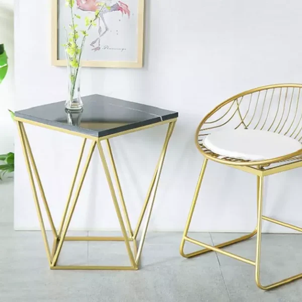 طاولة خدمة من الاستيل المذهب والرخام