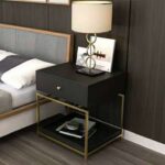 ⁦طاولة جانبية بدرج ورف مميزة⁩ - الصورة ⁦2⁩