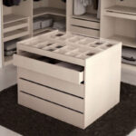 منظم غرفة النوم للملابس بتصميم حديث