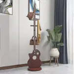 ⁦علاقة ملابس مودرن علي شكل جيتار⁩ - الصورة ⁦3⁩