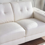 ⁦كنبة ثلاثية جلد بتصميم بيتريب⁩ - الصورة ⁦3⁩