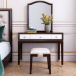 طاولة تسريحة بتصميم انيق