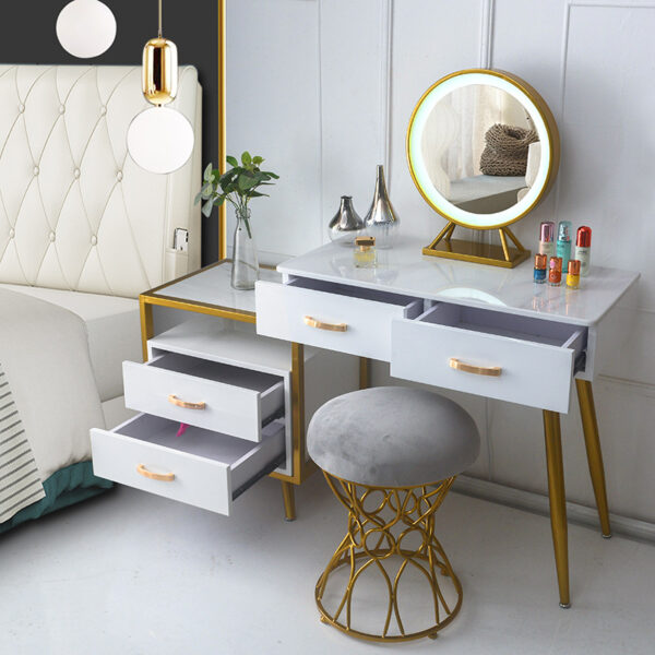 تسريحة مودرن مع مرآة وكرسى