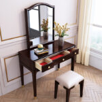 ⁦طاولة تسريحة بتصميم انيق⁩ - الصورة ⁦2⁩