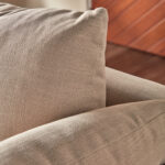 ⁦كنبة خشبية ثلاثية من جريجوري⁩ - الصورة ⁦7⁩