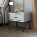 ⁦طاولة جانبية فاخر بتصميم بسيط⁩ - الصورة ⁦4⁩