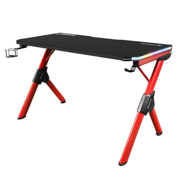 طاولة كمبيوتر مصممة لعشاق القيمنق