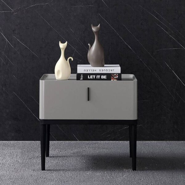 طاولة جانبية بتصميم شيك و بسيط