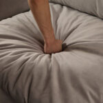 ⁦كنبة زاوية قماشية فاخرة و مريحة⁩ - الصورة ⁦6⁩