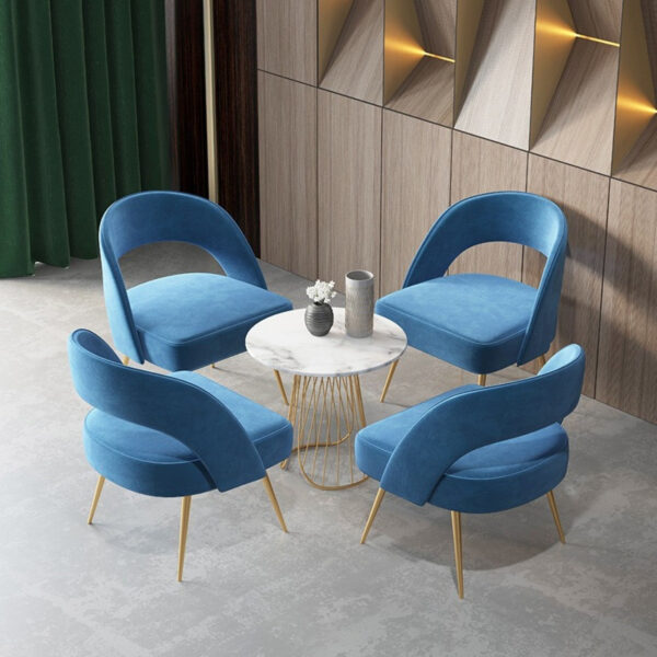 طاولة بتصميم حديث مع كراسى شيك