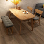 طاولة و 2 كرسي ومقعد طويل