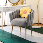 كرسي مخملي فردي بتصميم عصري