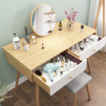 ⁦طاولة تسريحة مع كرسي بتصميم اسباني⁩ - الصورة ⁦4⁩