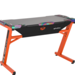 طاولة كمبيوتر مخصصة للاعبي القيمنق