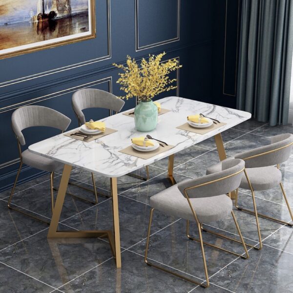 طاولة طعام بسطح رخامي مع كراسى