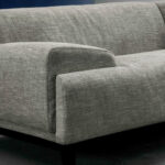 ⁦كنبة بتصميم منخفض بخامات عالية الجودة⁩ - الصورة ⁦3⁩