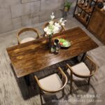 ⁦طاولة طعام خشبية عصرية لـ 4 أشخاص – سطح متين بلمسة طبيعية – أرجل معدنية فاخرة – مثالية لغرف الطعام الحديثة⁩ - الصورة ⁦5⁩