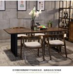 ⁦طاولة طعام خشبية عصرية لـ 4 أشخاص – سطح متين بلمسة طبيعية – أرجل معدنية فاخرة – مثالية لغرف الطعام الحديثة⁩ - الصورة ⁦3⁩