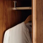 ⁦خزانة ملابس ستة أبواب بتصميم كلاسيكي⁩ - الصورة ⁦6⁩