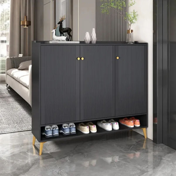 خزانة احذية كبيرة ذات سعة كبيرة