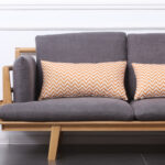 ⁦اريكة فاخرة ذات تصميم جذاب⁩ - الصورة ⁦3⁩