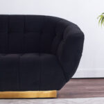 ⁦كنب مخمل 3 مقاعد بتصميم برودي⁩ - الصورة ⁦2⁩