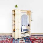 دولاب صغير مفتوح بارفف و علاقة ملابس