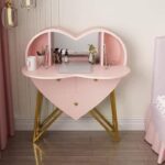 تسريحة غرفة نوم على شكل قلب