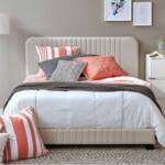 سرير من قماش و خشب زان