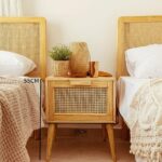 ⁦طاولة جانبية غرفة نوم بتصميم كلاسيكي⁩ - الصورة ⁦2⁩