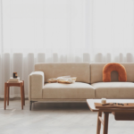 ⁦اريكة فاخرة ذات مظهر جذاب⁩ - الصورة ⁦2⁩