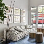 ⁦اريكة مميزة بتصميم جيد⁩ - الصورة ⁦2⁩