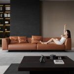 ⁦أريكة جلدية إيطالية بسيطة⁩ - الصورة ⁦2⁩