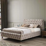 سرير من خشب طبيعي