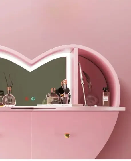 تسريحة غرفة نوم على شكل قلب 