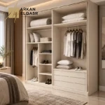 دولاب بوحدات تخزين و ارفف مختلفه و علاقة ملابس