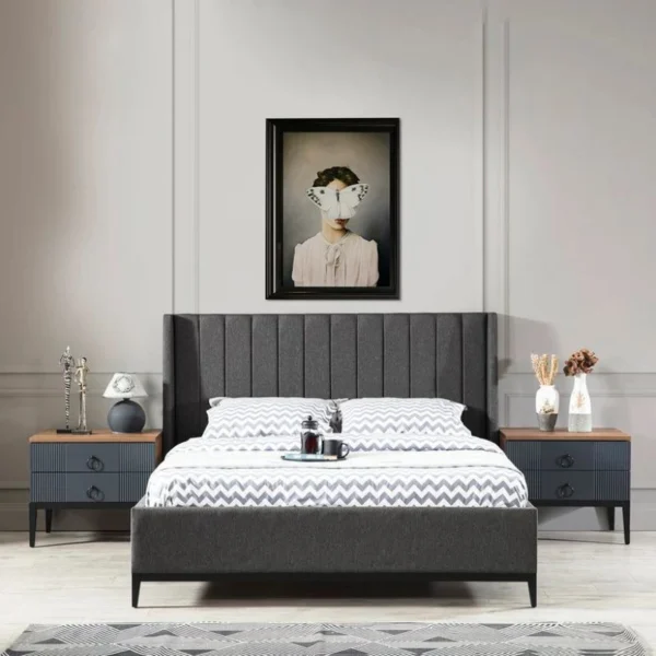 سرير جذاب من الخشب الطبيعي