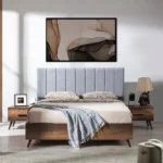 سرير من الخشب مع ظهر مبطن بالقماش