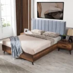 سرير من الخشب مع ظهر مبطن بالقماش