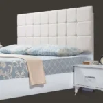 سرير خشبي مبطن من الظهر