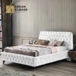 سرير من خشب طبيعي
