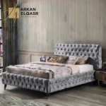 سرير من خشب طبيعي
