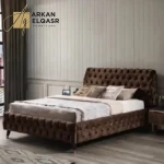 سرير من خشب طبيعي