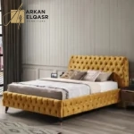 سرير من خشب طبيعي