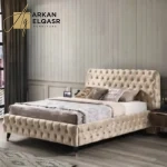 سرير من خشب طبيعي