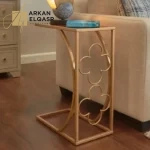 طاولة جانبية بتصميم زهور