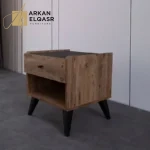 طاولة جانبية للسرير بتصميم خشبي
