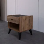 طاولة جانبية للسرير بتصميم خشبي