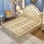 ⁦غرفة نوم كاملة بتصميم أمريكي فاخر – تشمل سرير + كومدينتين + تسريحة + خزانة ملابس – خشب متين وتشطيب أنيق⁩ - الصورة ⁦13⁩