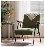 كرسي بتصميم مميز حديث